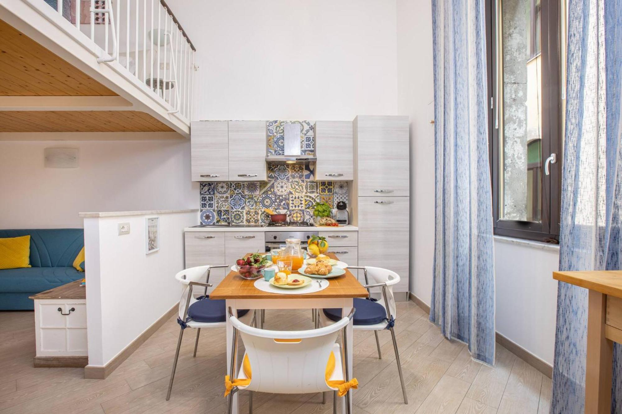 Cosy House Under The Arches In Sorrento Old Town Apartment Bagian luar foto